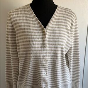 Chicos Design vintage cardigan sweater. Size large. Long sleeve.